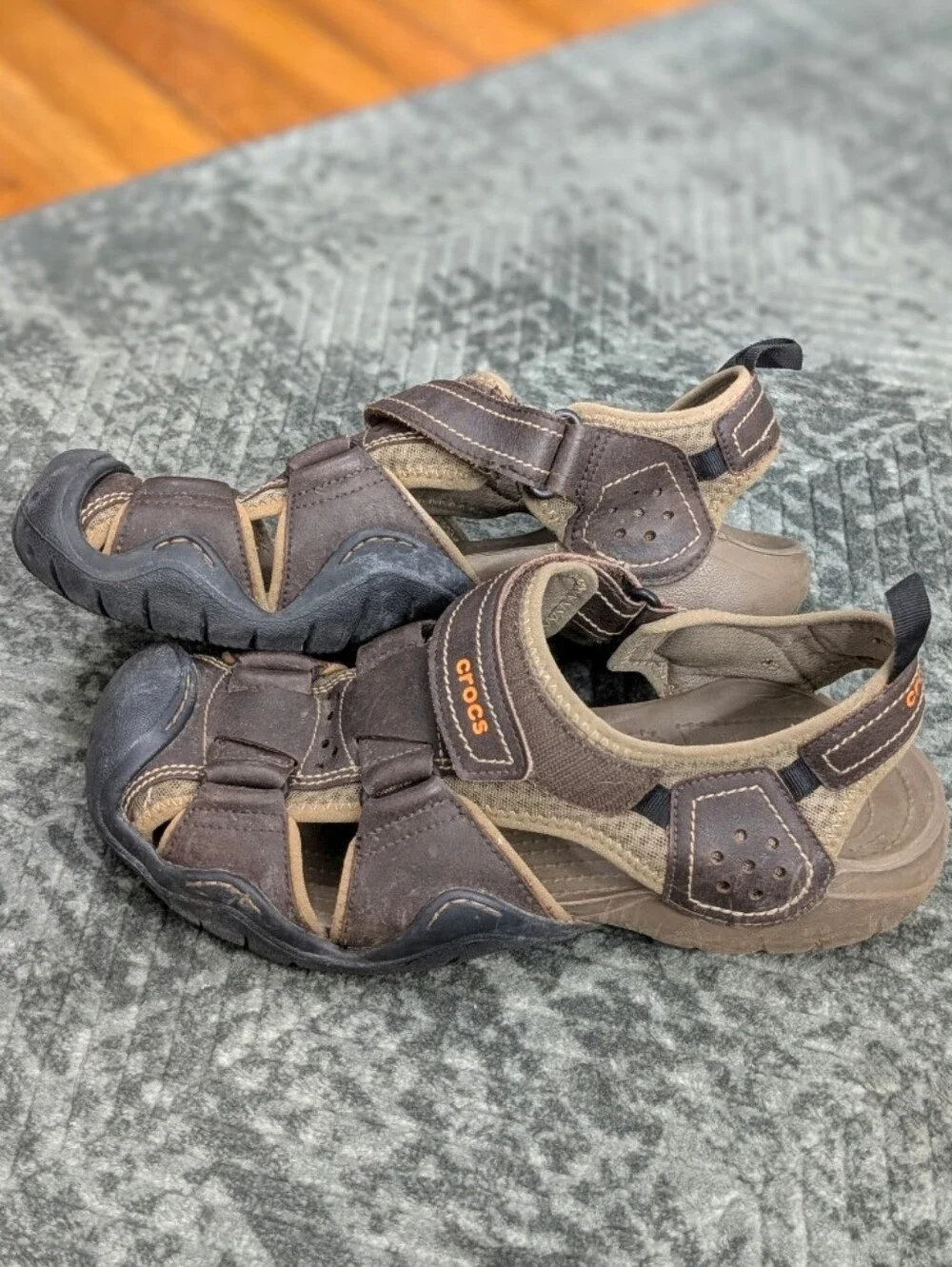 Crocs Swiftwater Fisherman Sandals Mens Sz 10 Brown Leather 204562 Hiking Trail